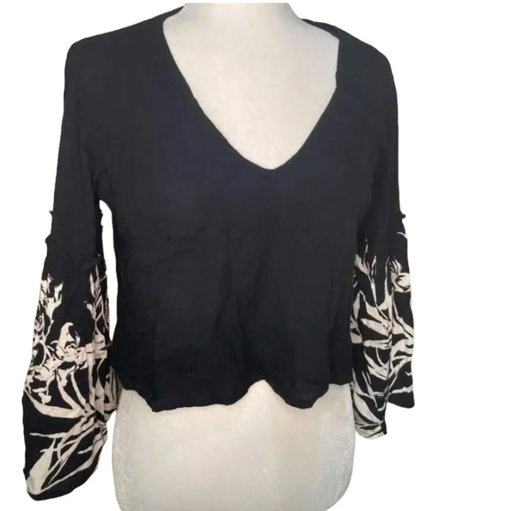 BILLABONG Embroidered Crop Top - size small